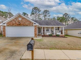 8208 Meadowlake Village Dr, Northport, AL 35473