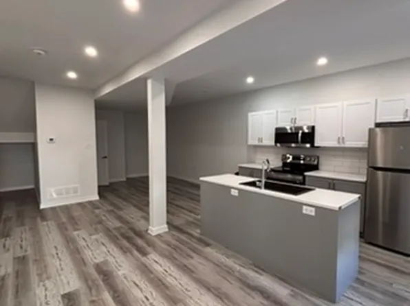 160 Bayswater Ave #1, Ottawa, ON K1Y 2G3