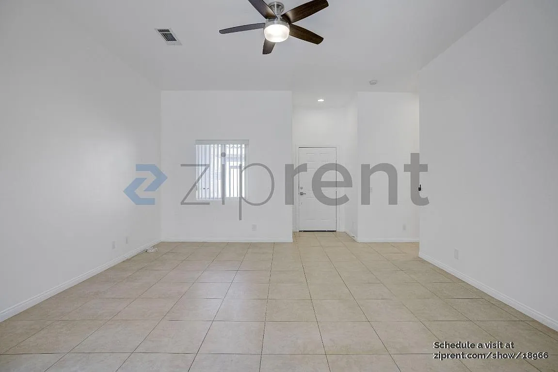 3 bed, 1400 sqft, $2,695 — Photo 2