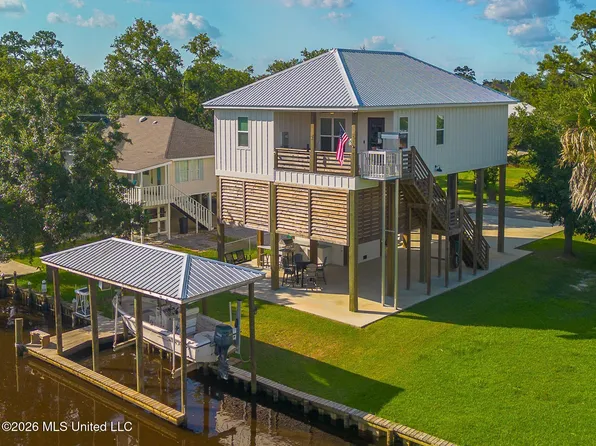 4059 Robin St, Bay Saint Louis, MS 39520