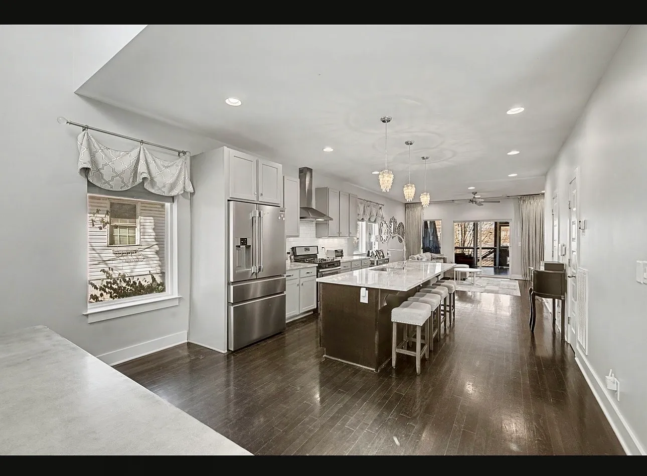 3 bed, 2.5 bath, 2154 sqft, $4,000 — Photo 4