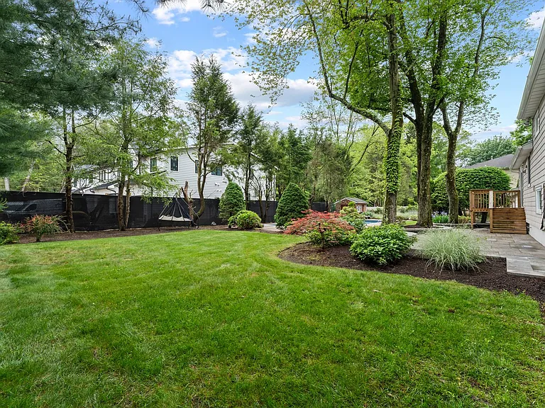 8 Brook Way — Photo 34