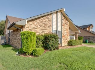 7716 Pear Tree Ln, Watauga, TX 76148