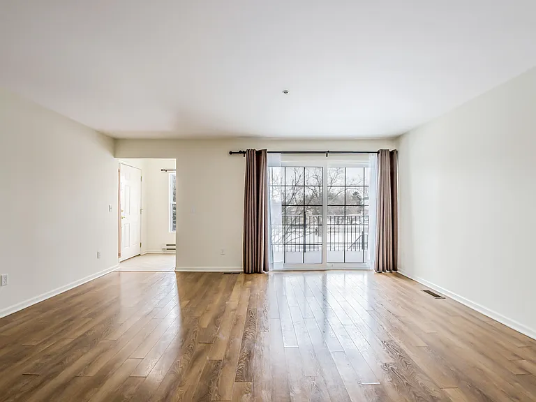120 W Oakbrook Dr — Photo 6