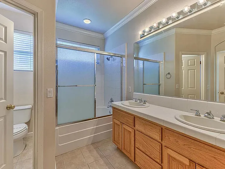 1948 Gladstone Way — Photo 11