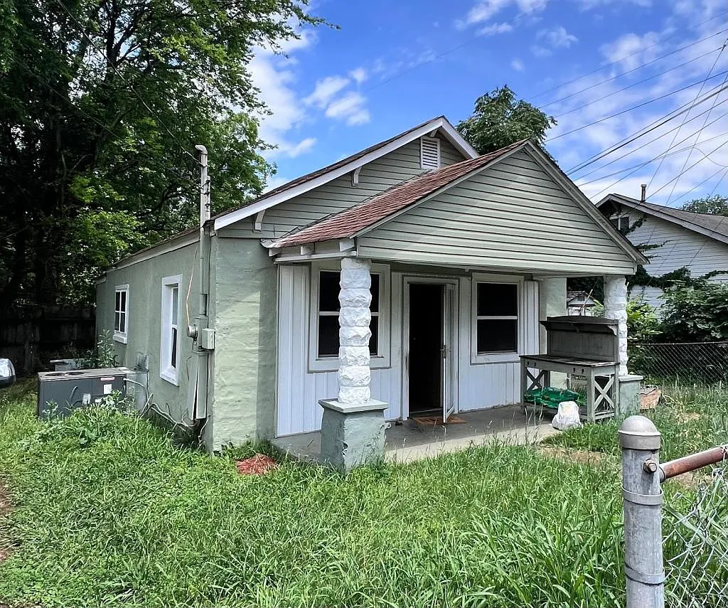 1201 W Baxter Ave — Photo 1