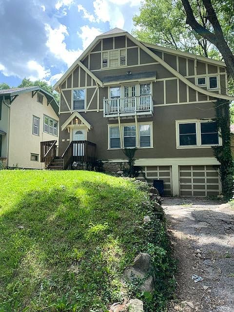 Beautiful home that can be 2 duplex units (3 BR/1.5 BA) or rented as a 6 BR/2 - 1.5 BA unit.