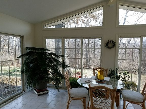3rd image of 404 Wildbrier Dr