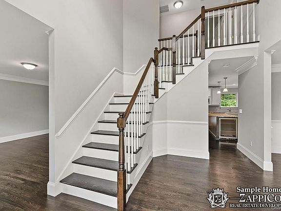 4th image of 7 Deer Hill Ln