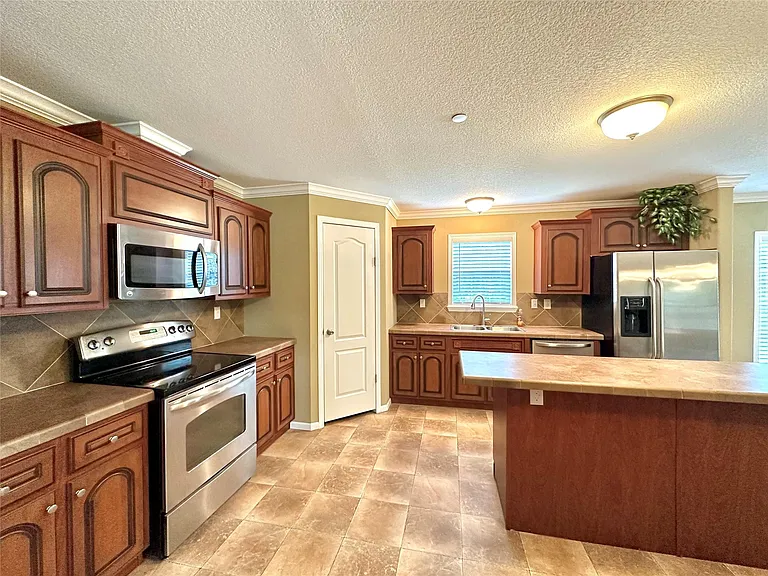 831 Country Club Rd — Photo 16