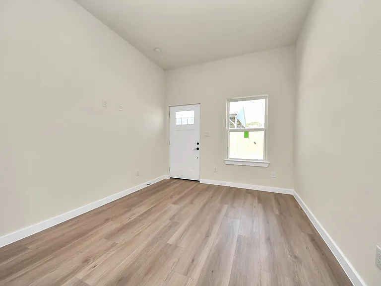 8025 Peachtree St #B — Photo 11
