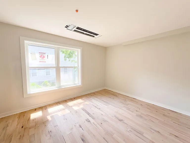 358 Campbell Ave — Photo 3