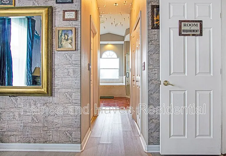 403 Corvina Dr — Photo 34