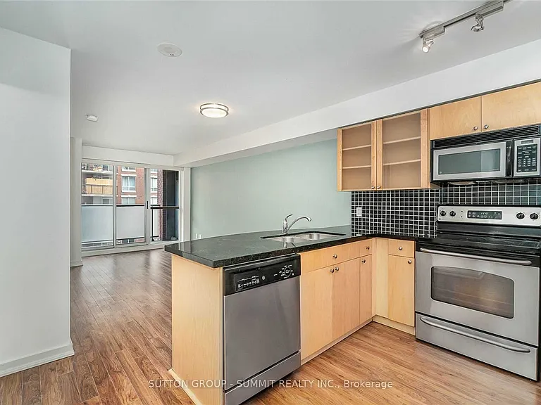 1005 King St W #416 — Photo 6