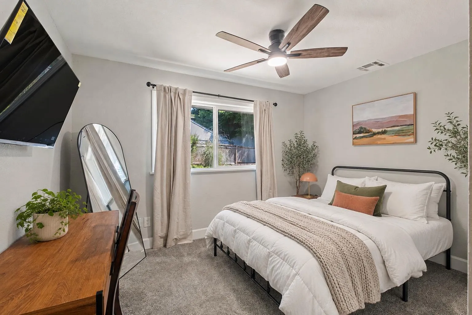 4 bed, 2.0 bath, 1700 sqft, $1,455 — Photo 1