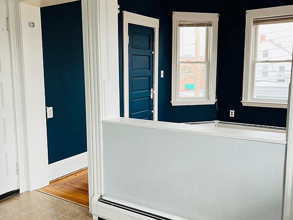 5th image of 893 Washington St #2