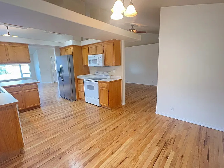 1652 Inverness Dr — Photo 7