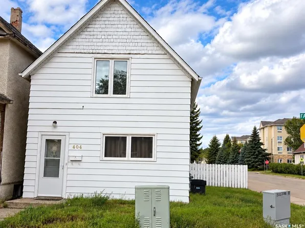 404 Fairford STREET W, Moose Jaw, SK S6H 1W2