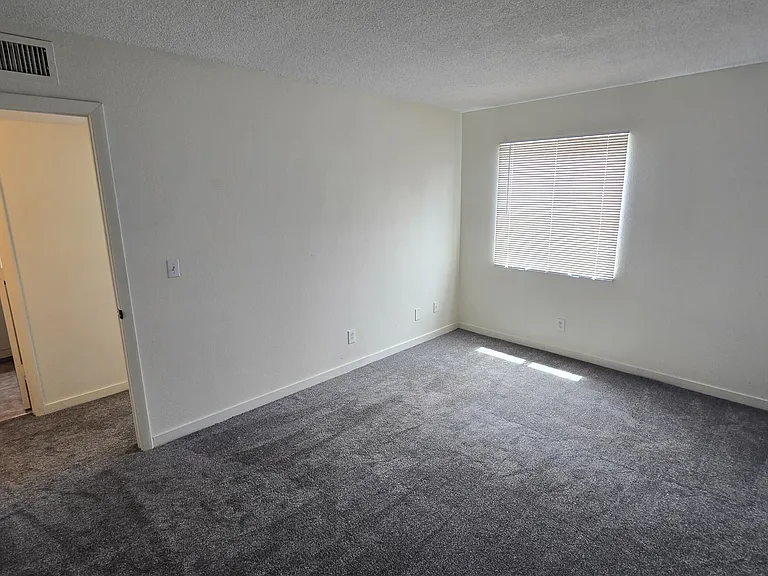 1447 N 53rd Dr — Photo 21