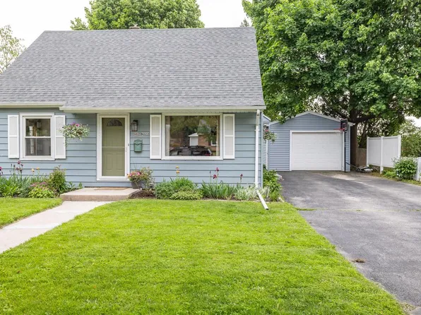 W62N322 Hanover AVENUE, Cedarburg, WI 53012