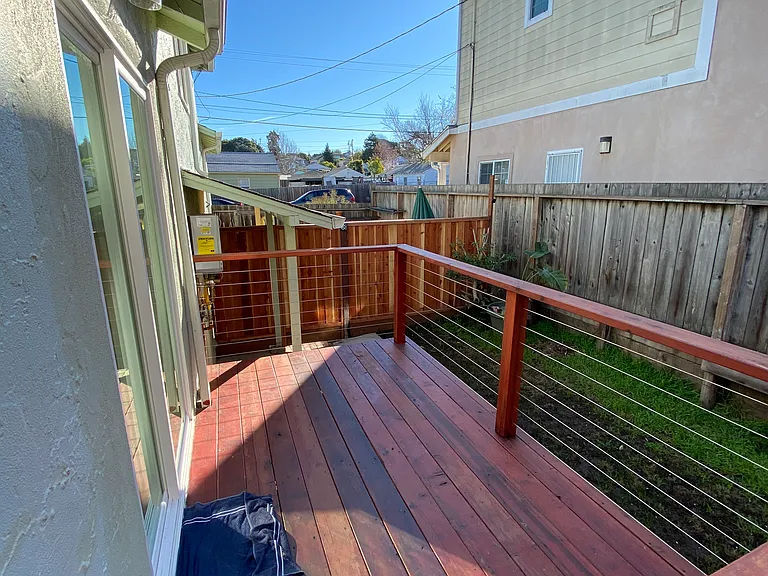 Bayview Ave — Photo 8