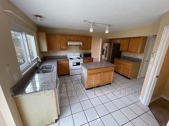 3rd image of 4285 Placepointe Dr