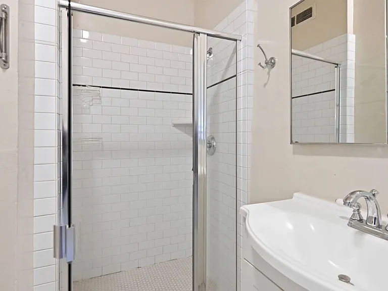 The Townsend Apartments, located at 1029 Oak Street, is a beautiful four-story, historic brick bu... — Photo 14