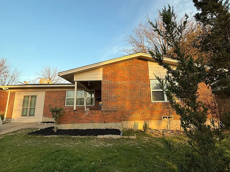 10106 Brockbank Dr — Photo 1