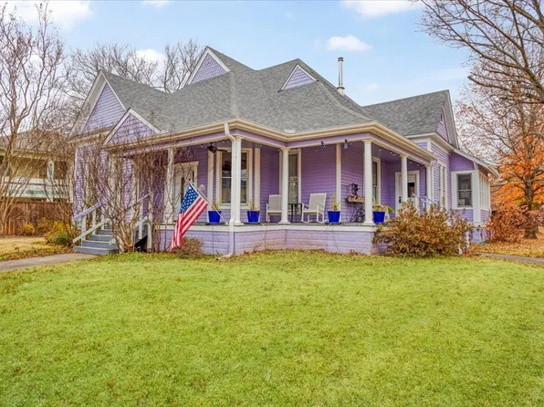 300 W 6th St, Bonham, TX 75418