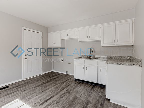 3rd image of 3326 Mardenna Ave