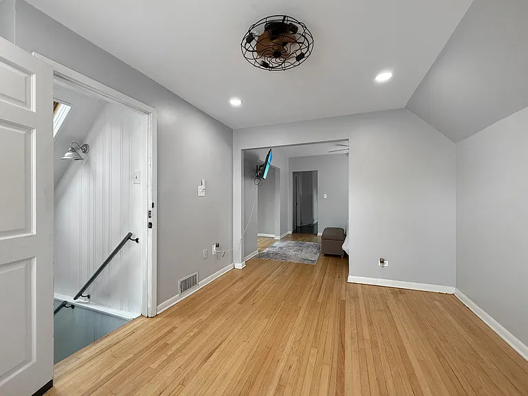 1140 S Harvey Ave — Photo 5