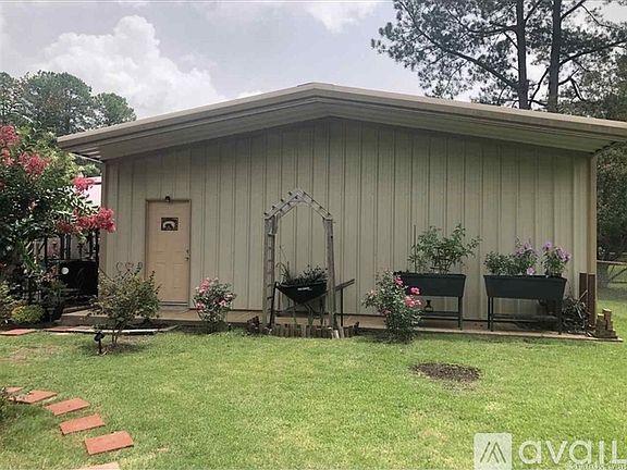 4th image of 902 N Jones Dr