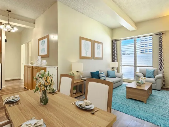 1096 S Beretania St #204, Honolulu, HI 96814