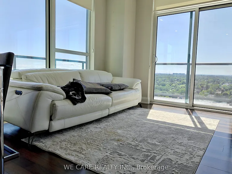 68 Canterbury Pl #Penthouse 05 — Photo 2