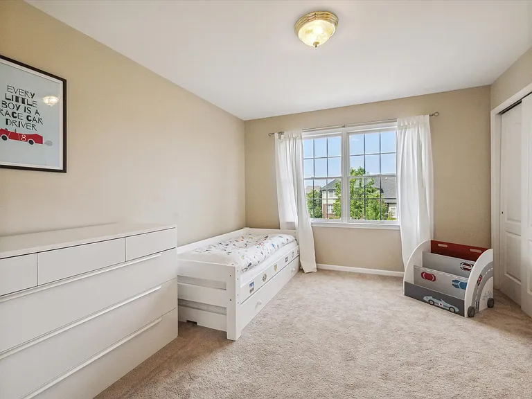 24323 Bellingham Dr — Photo 16
