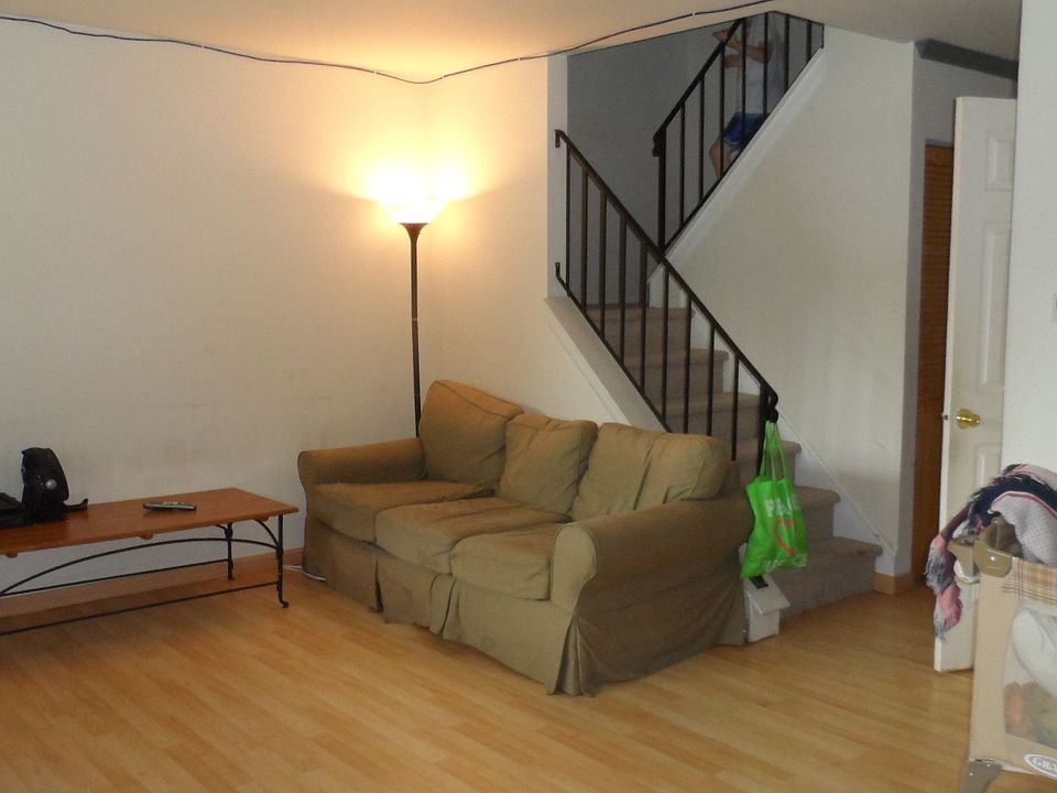 1st image of 204 Carlyn Ct