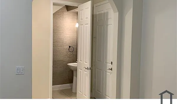 3 bed, 2314 sqft, $3,680 — Photo 4