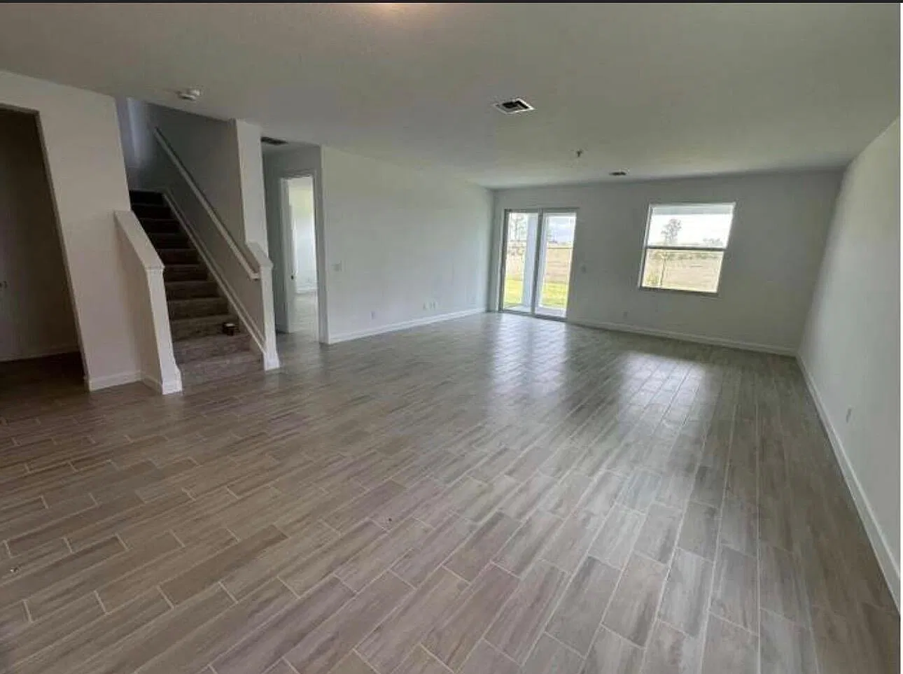 5 bed, 3.5 bath, 3324 sqft, $5,000 — Photo 3