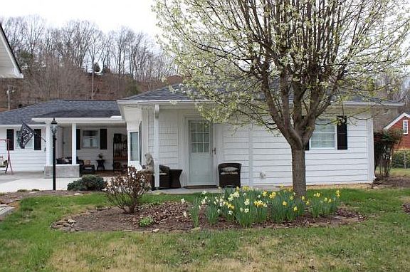 4th image of 737 Douglas Dr