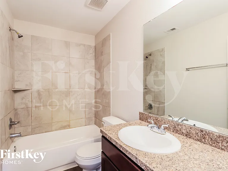 15141 Meadow Gln S — Photo 17