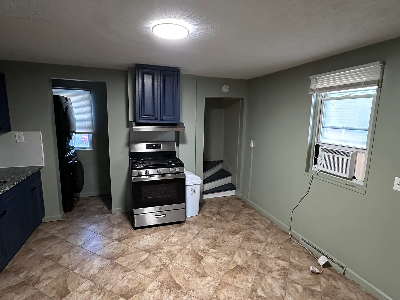 394 University Ave — Photo 2