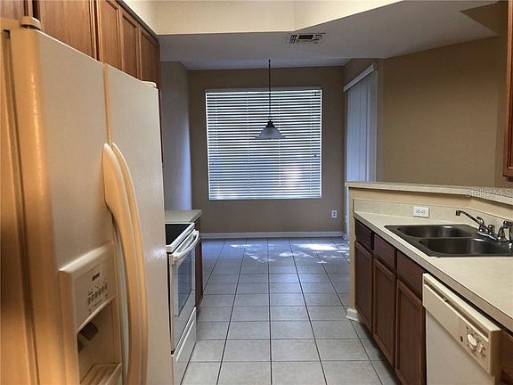 3rd image of 2511 Metro Sevilla Dr Unit 106