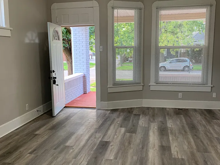 1053 Villa Ave — Photo 5