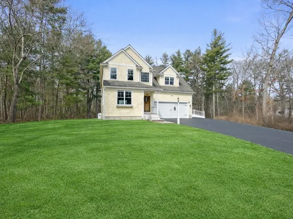 33 Glebe St, Taunton, MA 02780