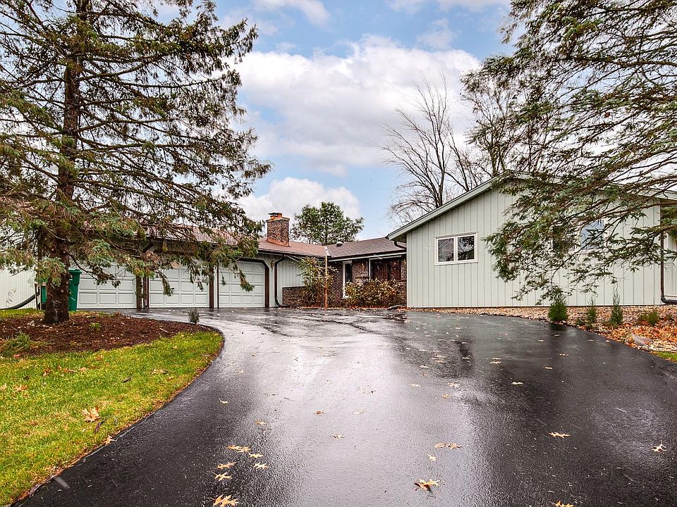 1st image of 8 Edward Ln