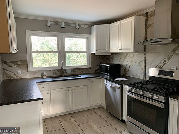 4th image of 145 Glendale Dr
