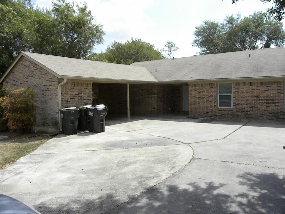 Front/ Carport area