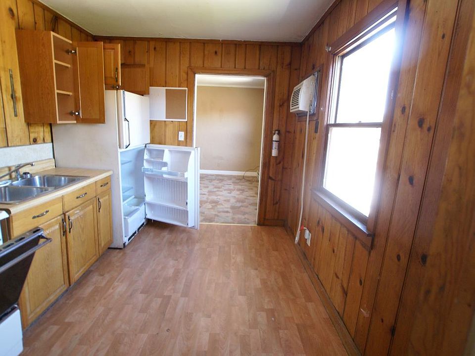 2nd image of 104 W Adams St APT 5