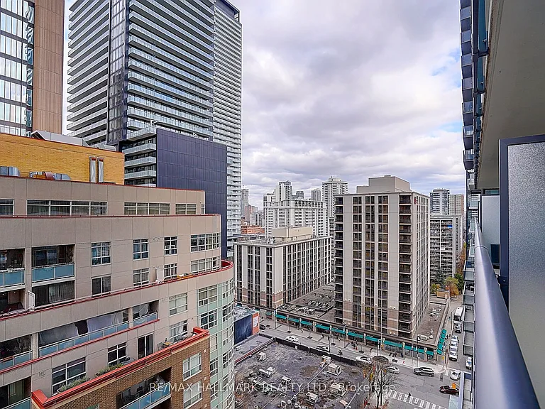 15 Grenville St #1406 — Photo 39