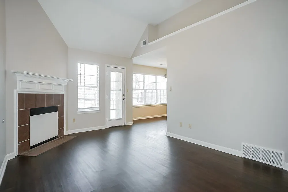 3 bed, 2.0 bath, 1352 sqft, $1,865 — Photo 4